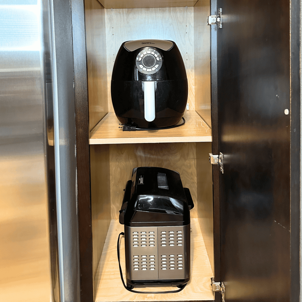 breadmaker and air fryer on shelves in kitchen